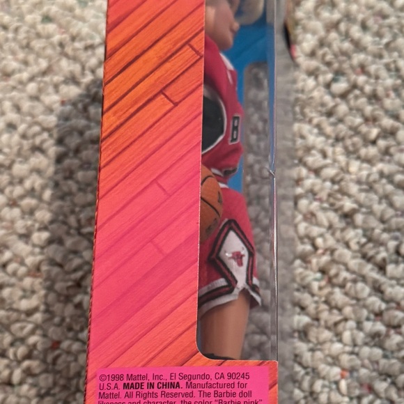 Mattel Barbie in Red Basketball Uniform Chicago Bulls - Picture 5 of 6